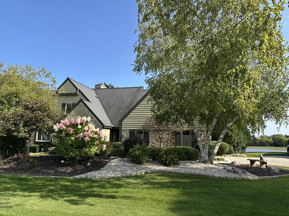 2627 W Lake Isle, Mequon, WI 53092