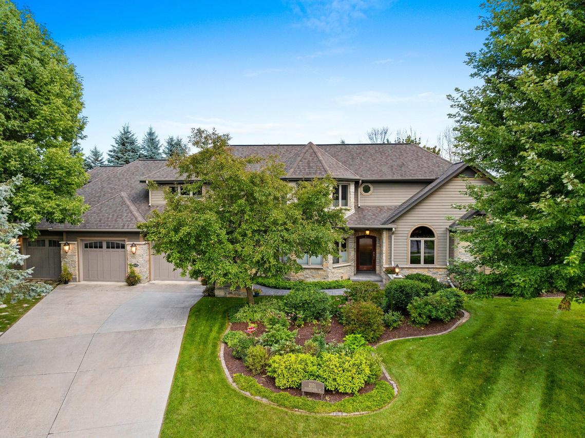 2101 Hunters Ridge, Manitowoc, WI 54220