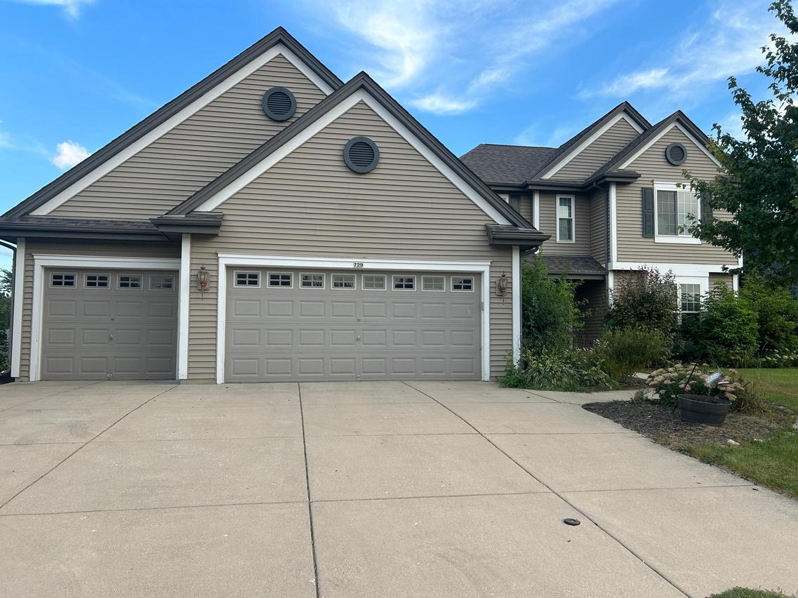 729 Bass Dr, Waterford, WI 53185