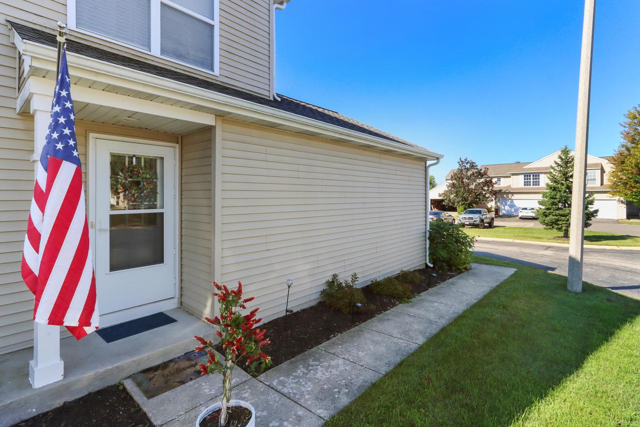 1400 N Hunters Ridge #20, Genoa City, WI 53128