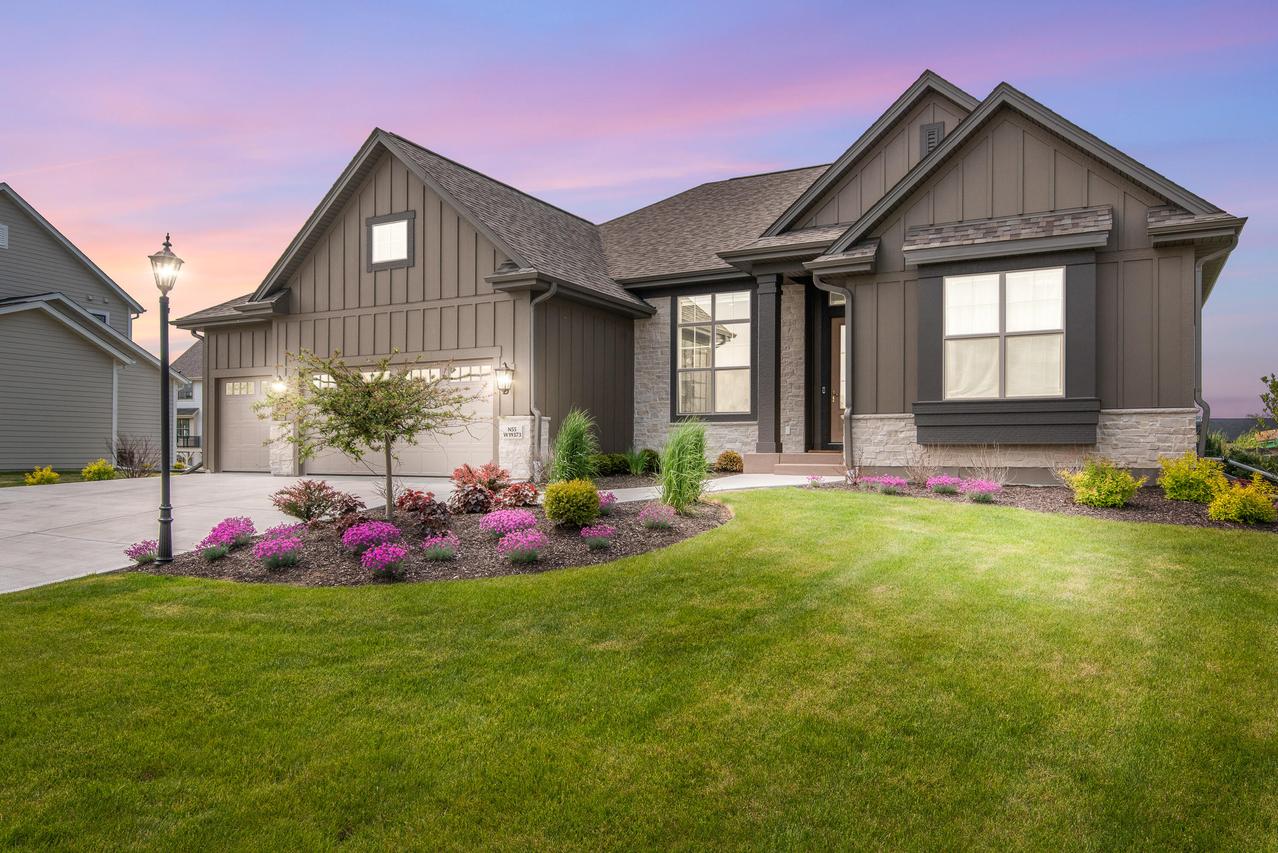 N55W19373 Red Crown Ln, Menomonee Falls, WI 53051