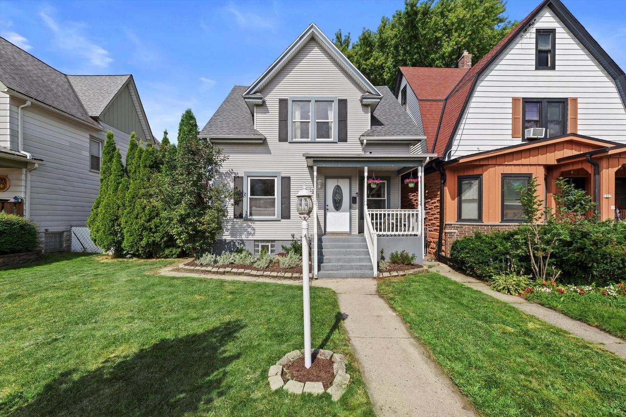 1211 S 49th St, West Milwaukee, WI 53214