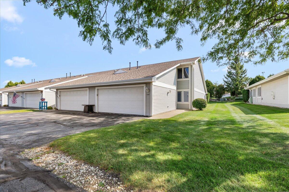 310 Hartford Sq #1, Hartford, WI 53027