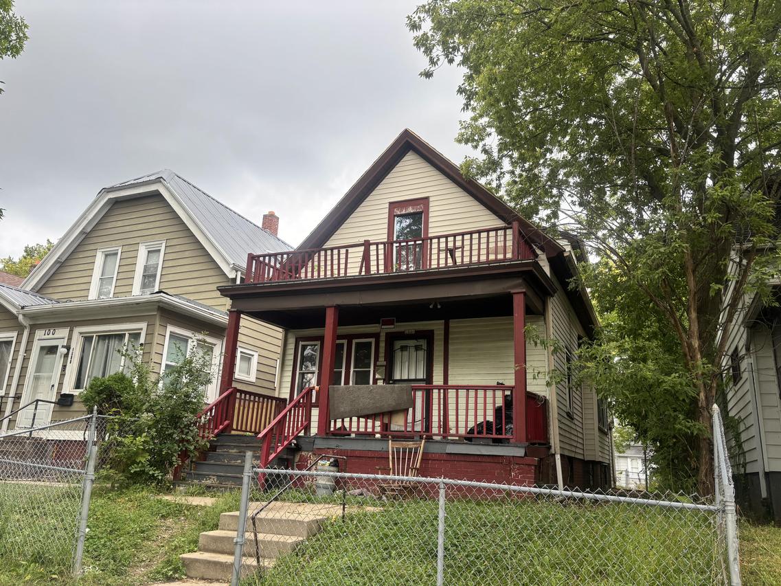 1006 W Nash St, Milwaukee, WI 53206