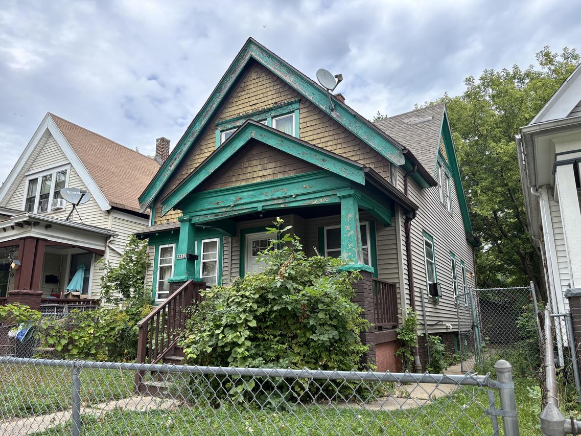 3252 N 29th St, Milwaukee, WI 53216