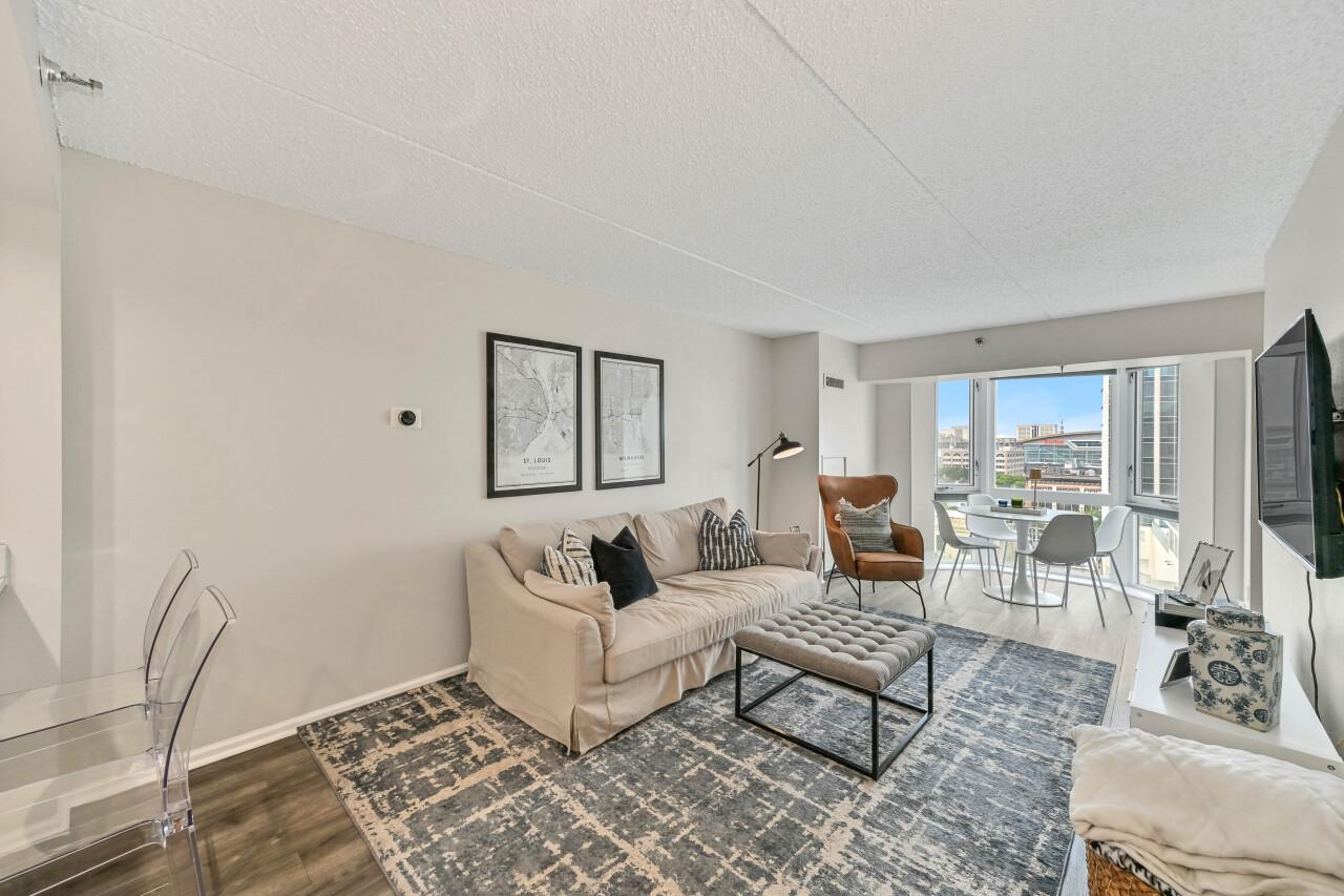270 E Highland Ave #842, Milwaukee, WI 53202