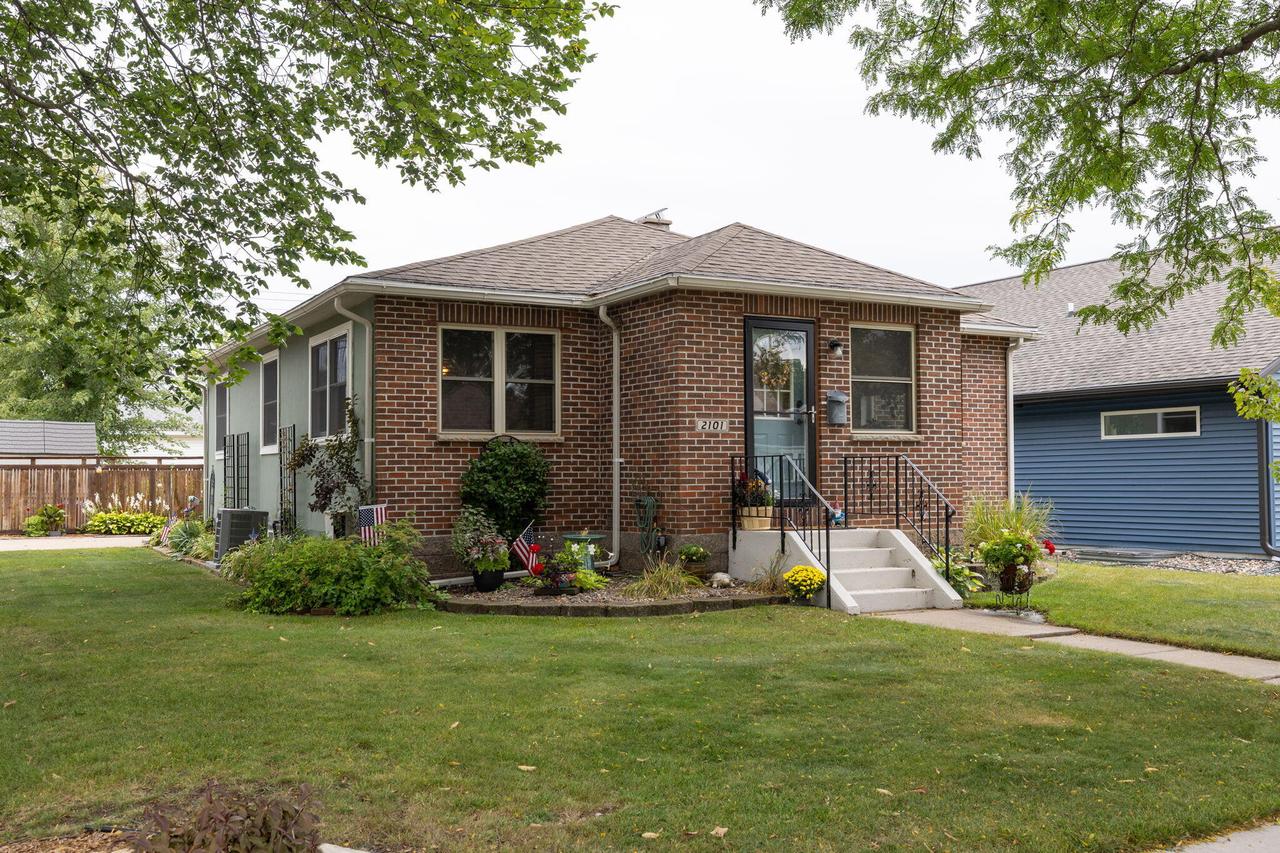 2101 Green Bay St, La Crosse, WI 54601