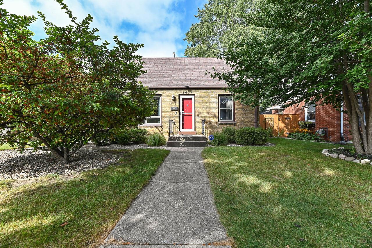 2457 S 59th St, West Allis, WI 53219