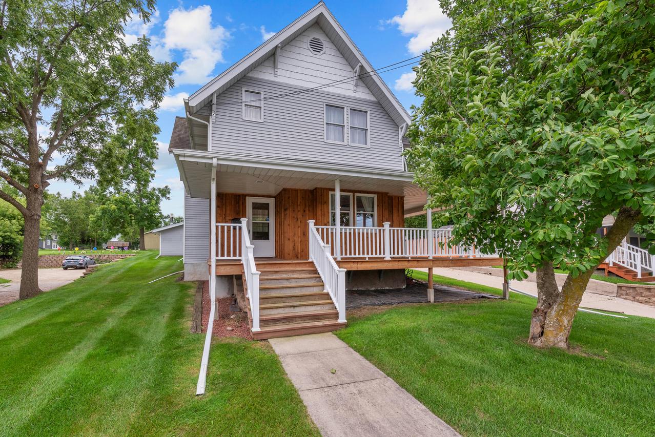 233 W Sumner St, Hartford, WI 53027