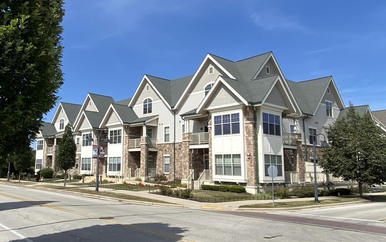 14900 W Wilbur Dr #1206, New Berlin, WI 53151