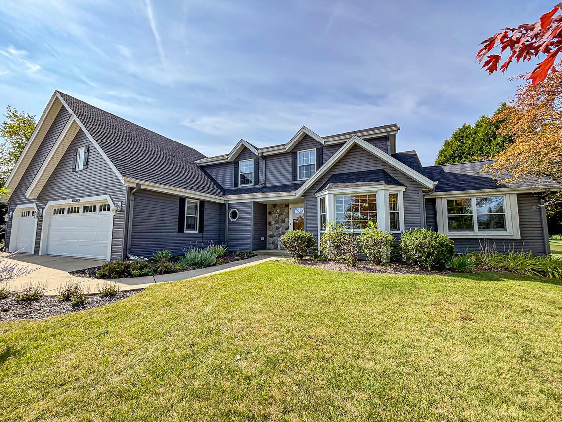N75W23241 N Ridgeview Cir, Sussex, WI 53089