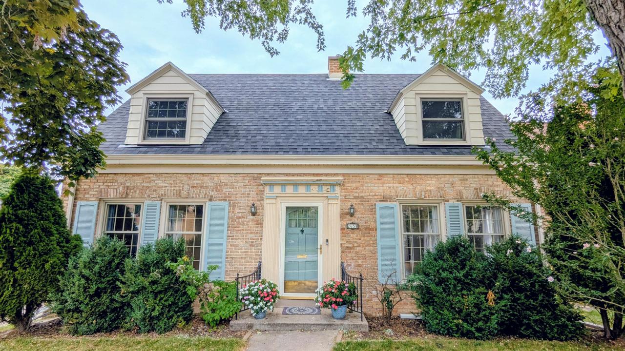 2658 N 81st St, Wauwatosa, WI 53213