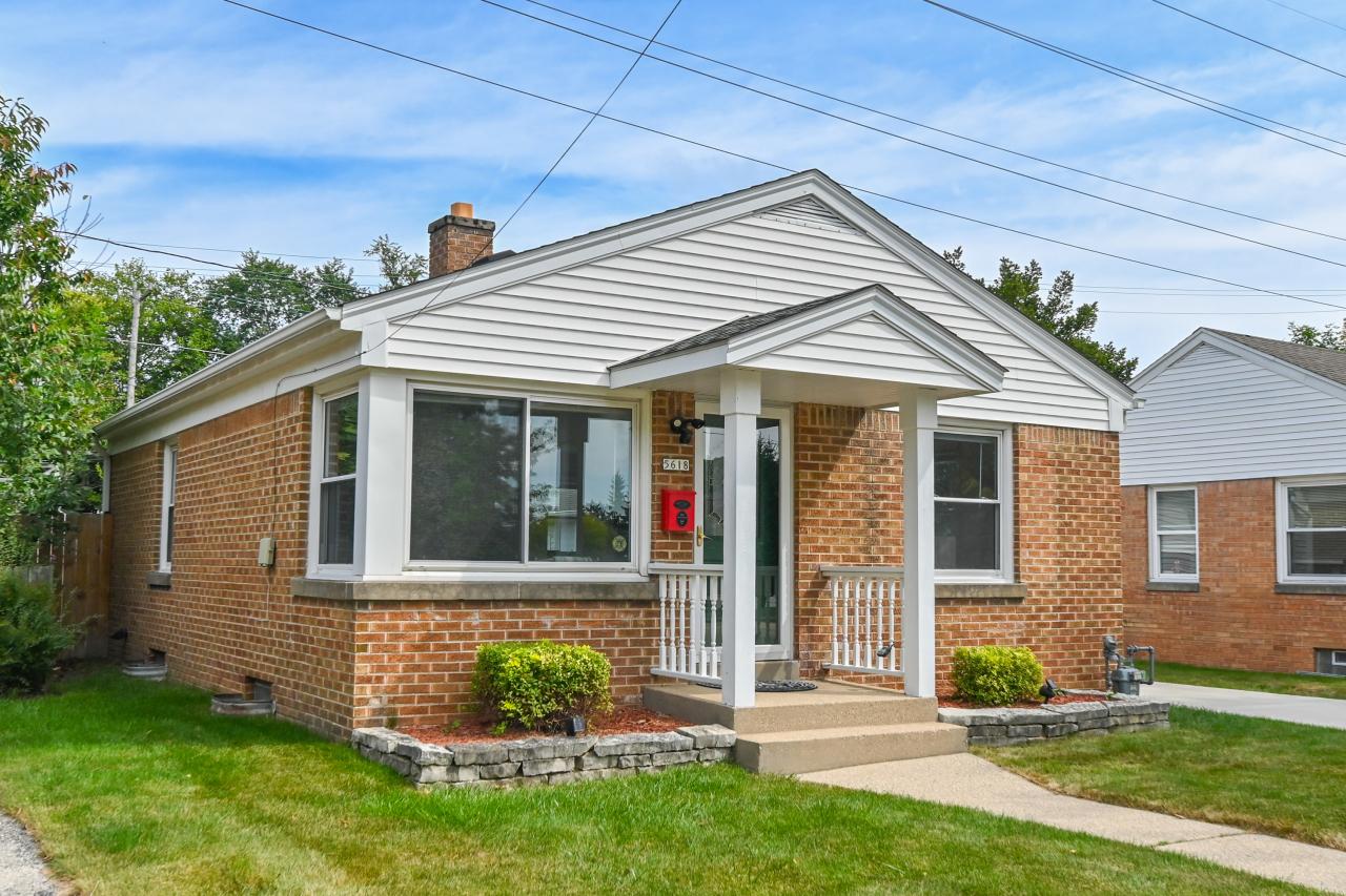 5618 N Dexter Ave, Glendale, WI 53209