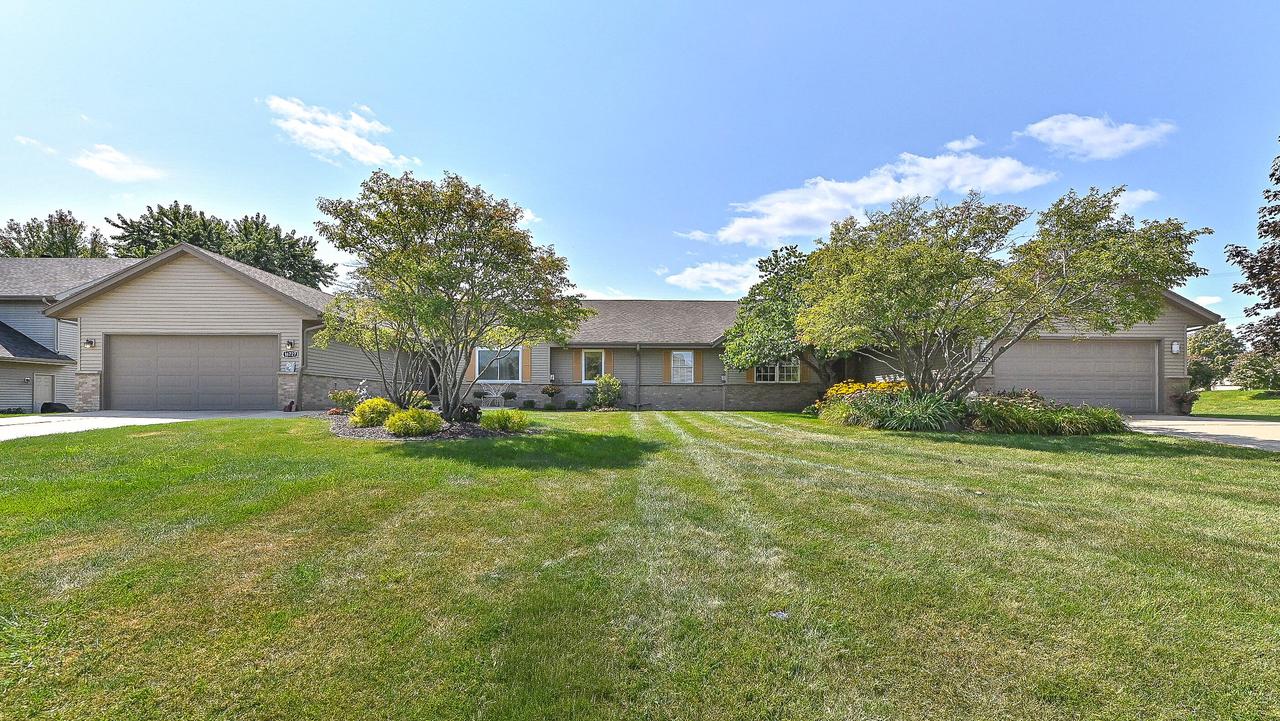 16727 W Observatory Rd, New Berlin, WI 53151