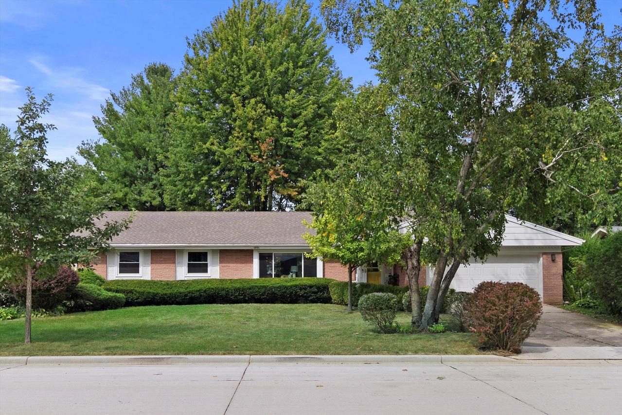 144 Sheffield Dr, Racine, WI 53402