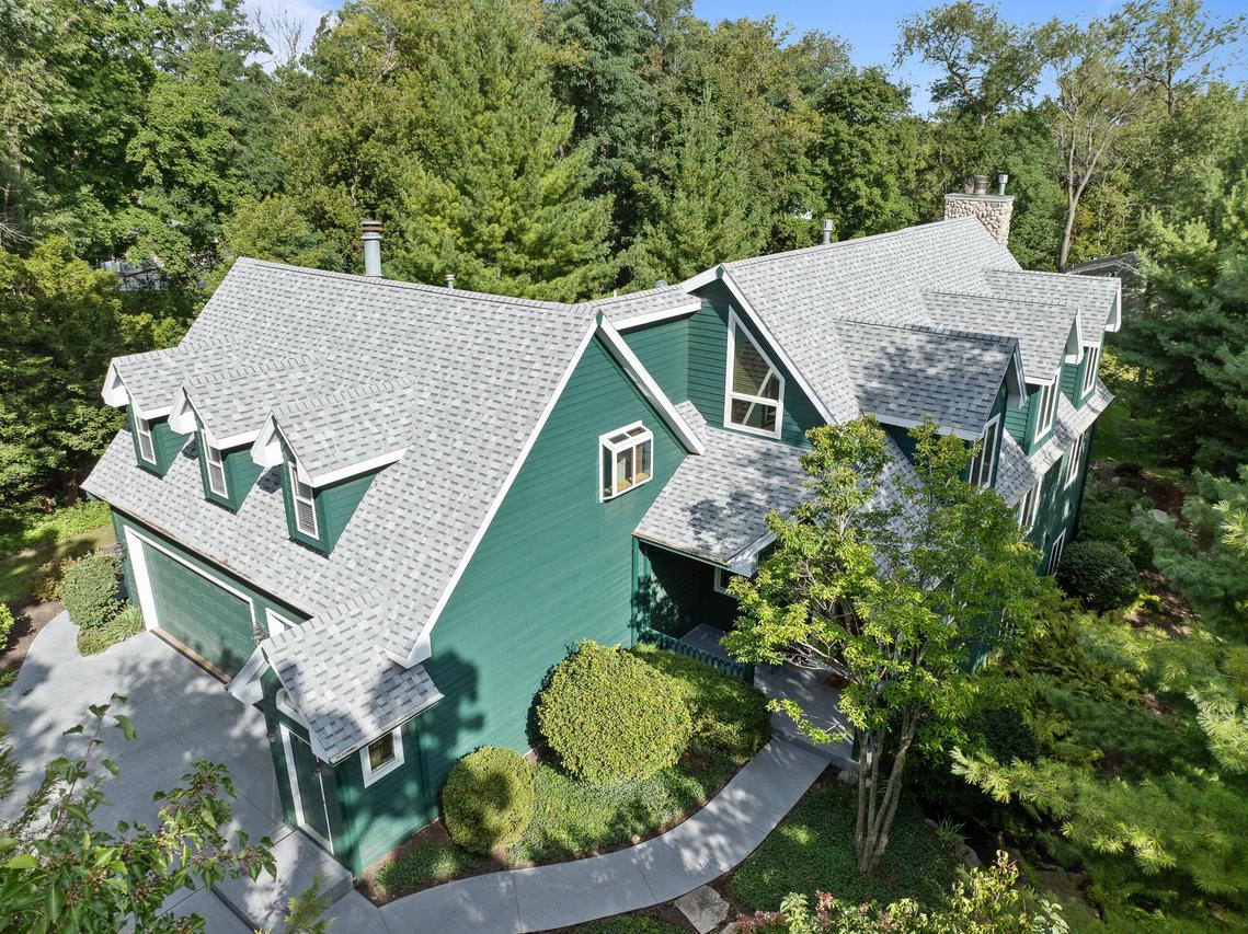 765 Brickley Ct, Fontana, WI 53125