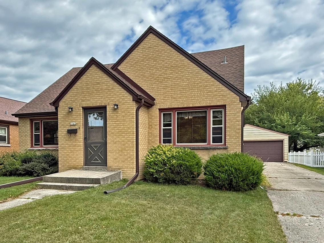 1161 N 10th Ave, West Bend, WI 53090