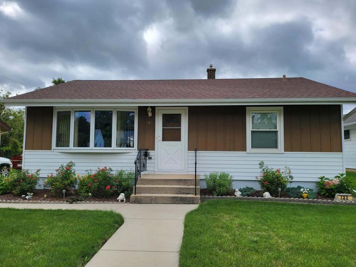 732 Pennsylvania Ave, West Bend, WI 53095