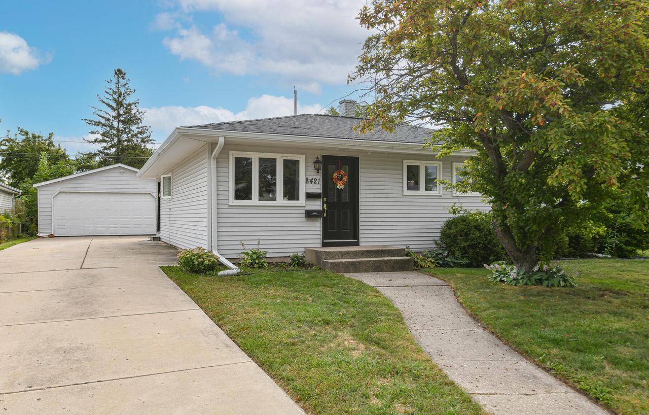 8421 21st Ave, Kenosha, WI 53143