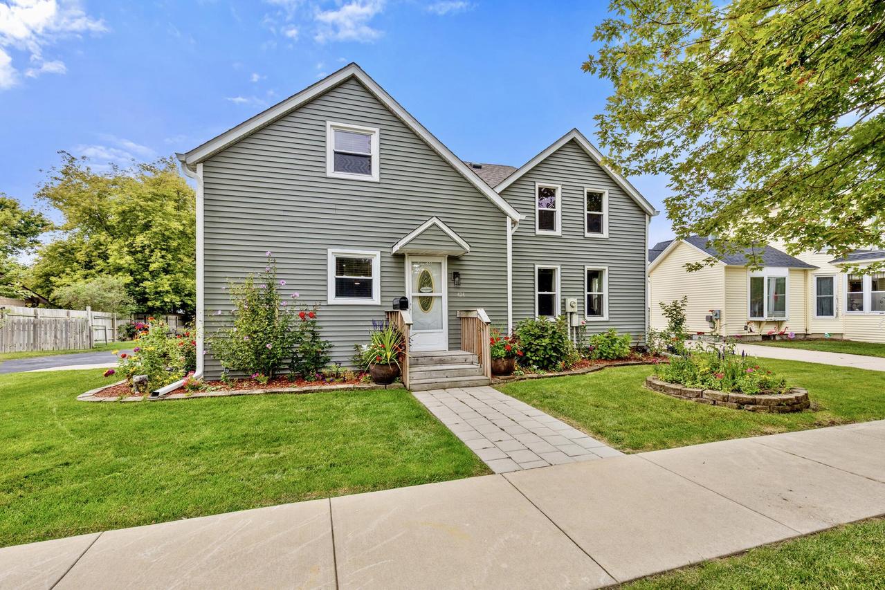 434 S Lyman St, Oconomowoc, WI 53066