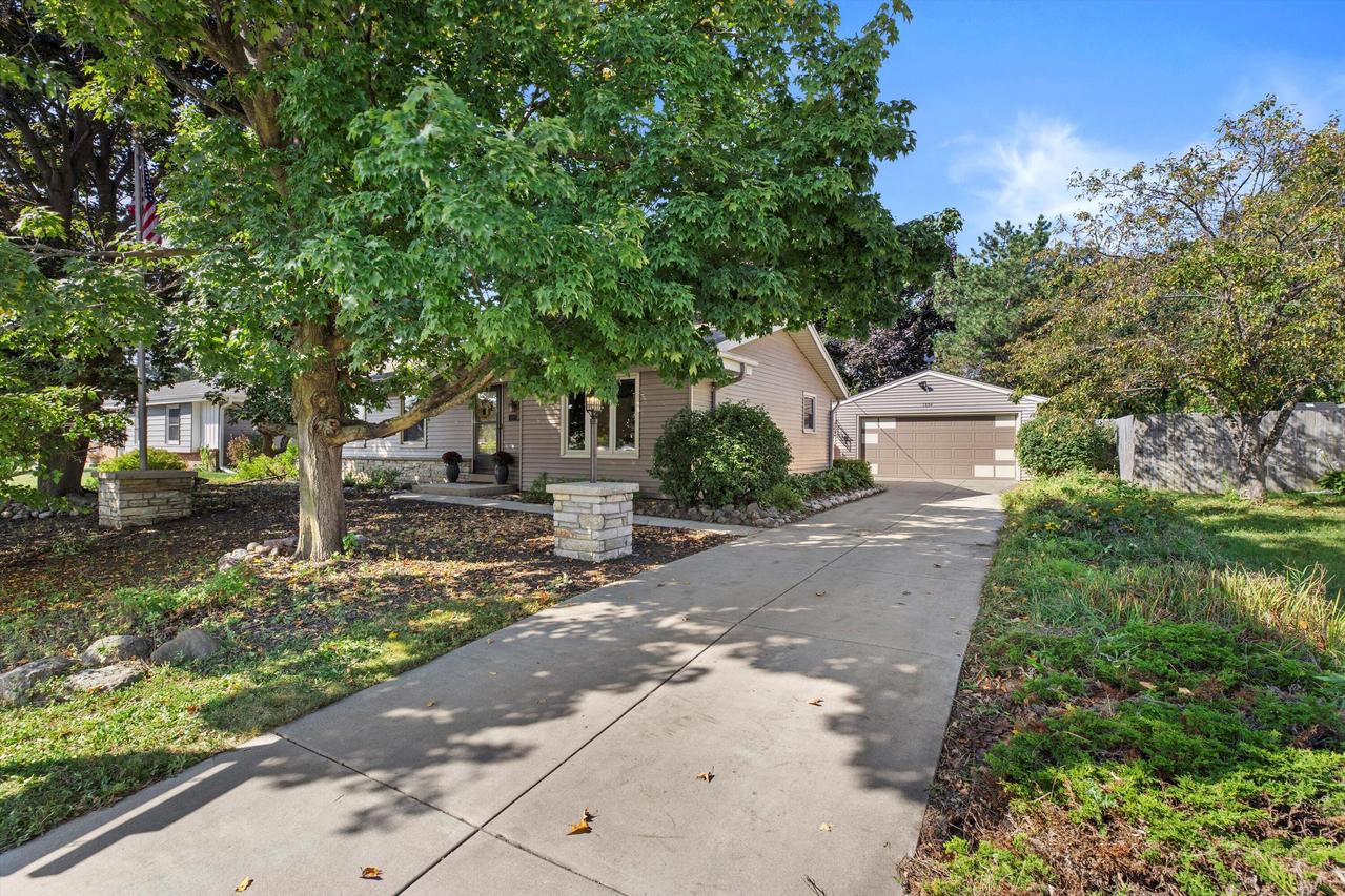 1804 Center Rd, Waukesha, WI 53189