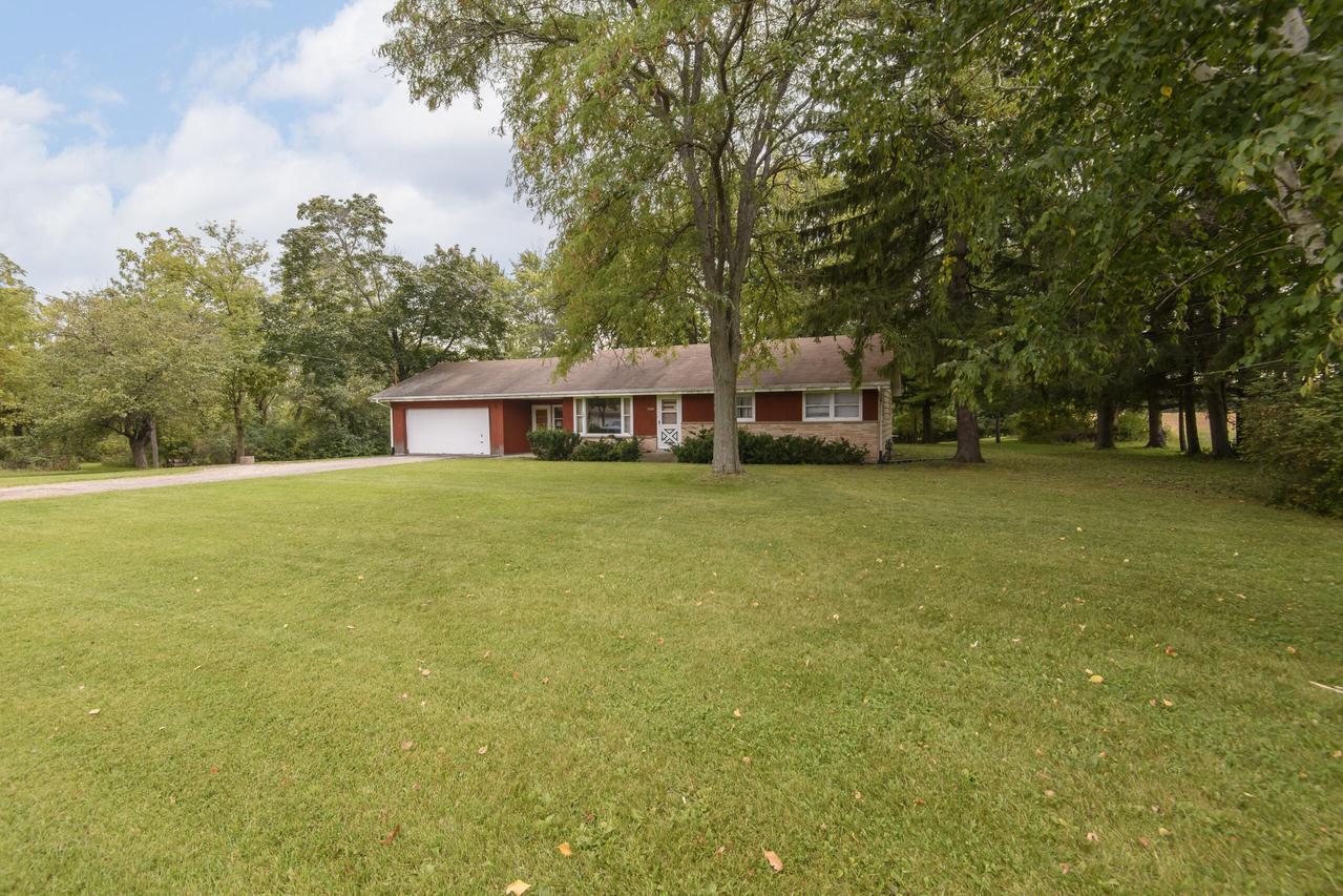 10905 W Oakwood Rd, Franklin, WI 53132