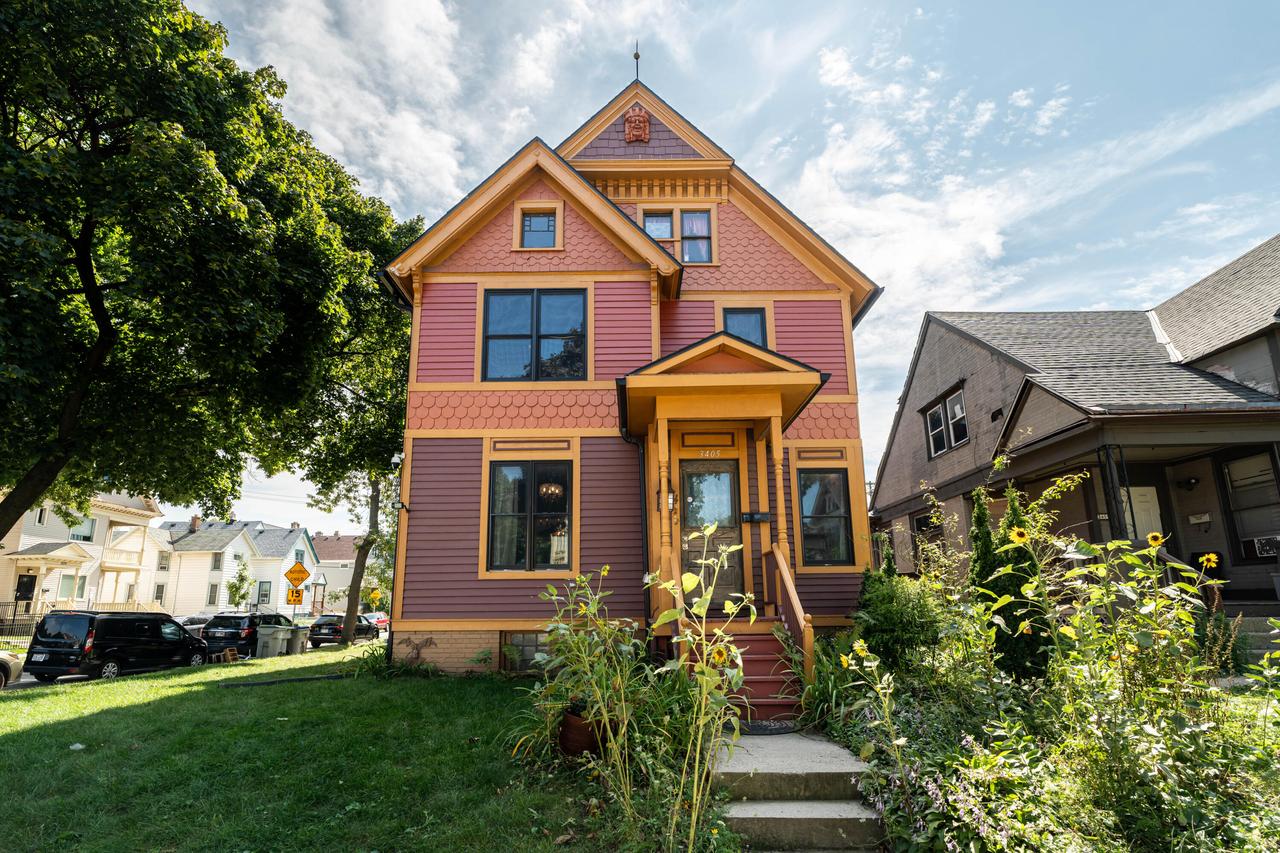3405 W Saint Paul Ave, Milwaukee, WI 53208