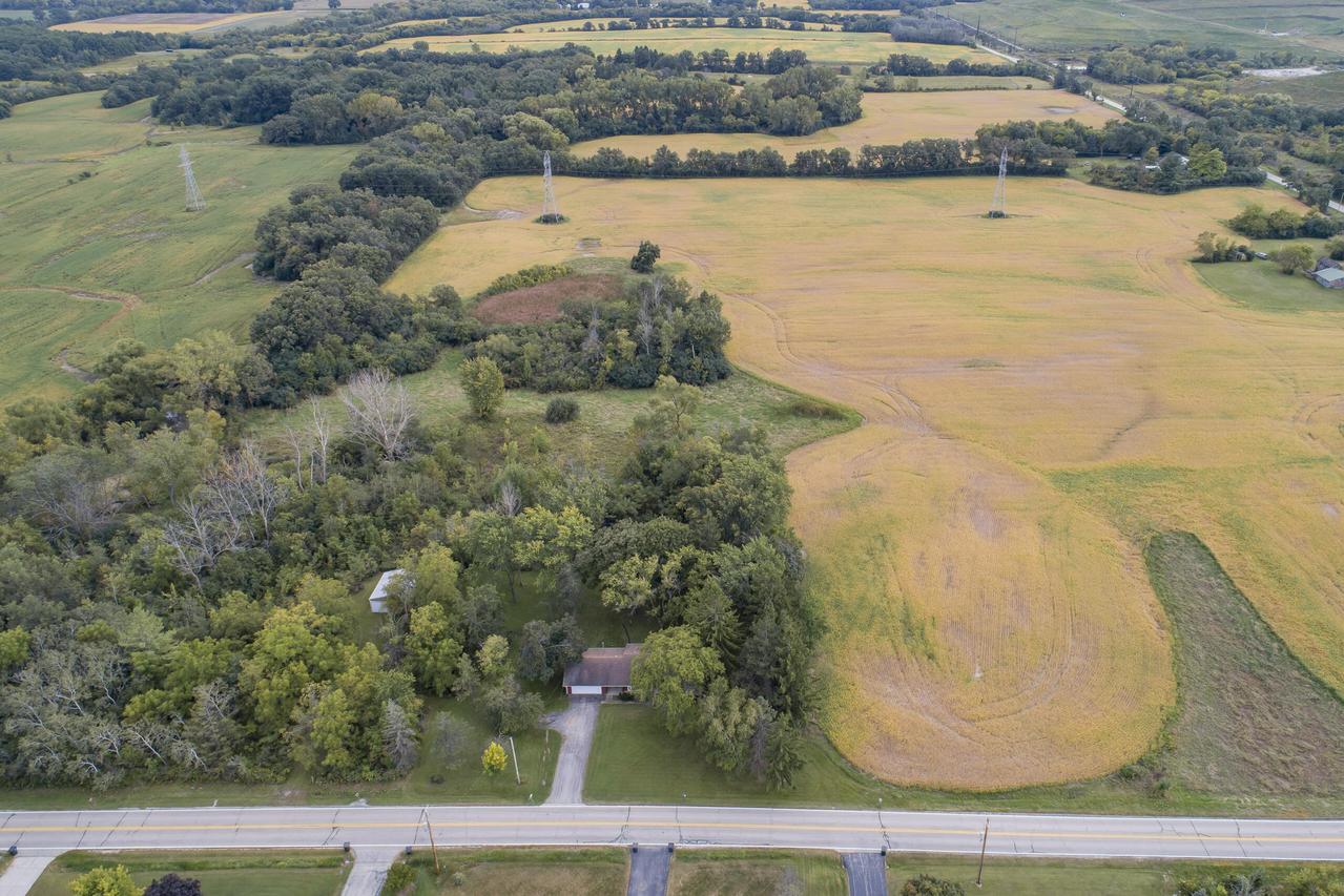 10905 W Oakwood Rd, Franklin, WI 53132