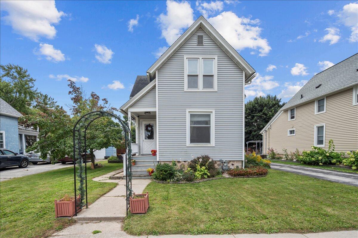 25 Edna St., Plymouth, WI 53073