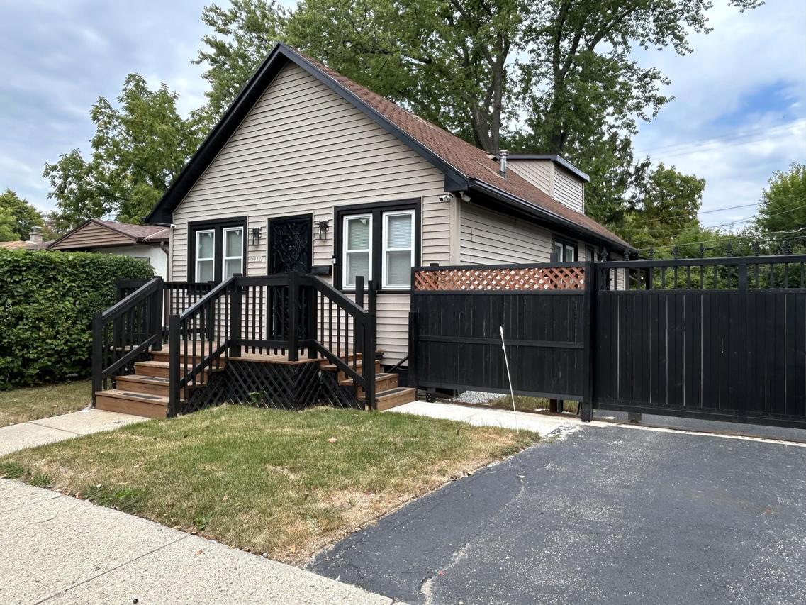4932 N 60th St, Milwaukee, WI 53218
