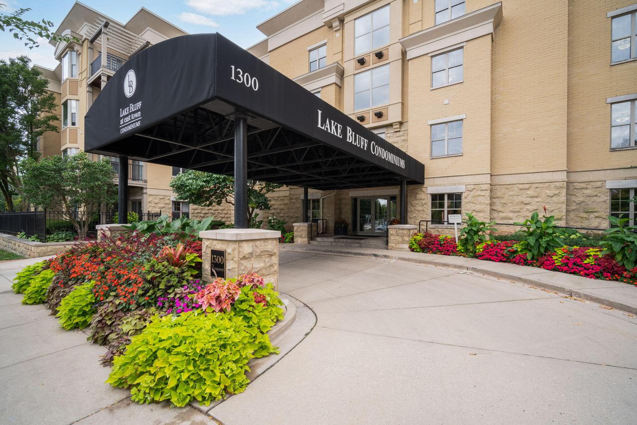 1300 N Prospect Ave #218, Milwaukee, WI 53202