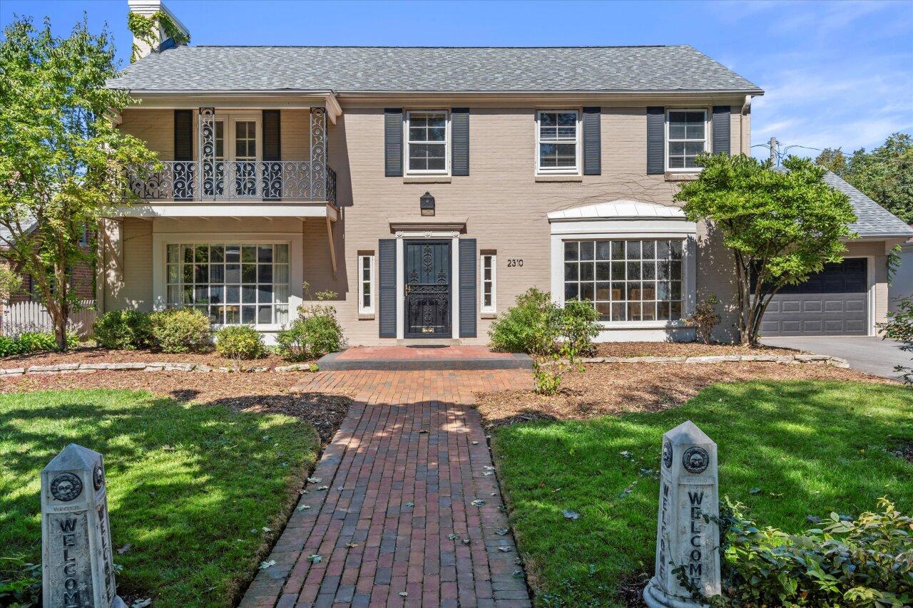 2310 E Glendale Ave, Whitefish Bay, WI 53211