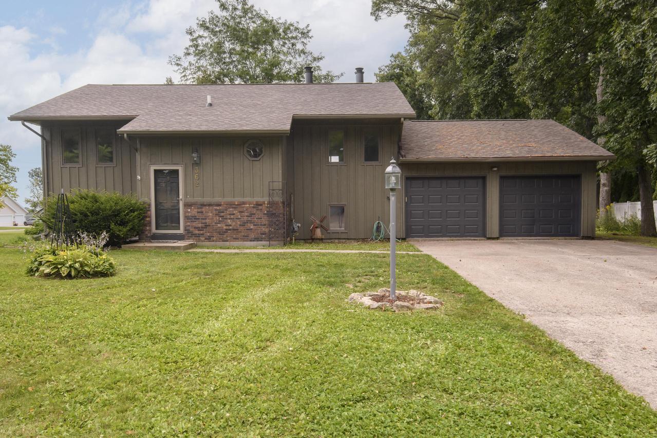 362 Hilltop Cir, Juneau, WI 53039