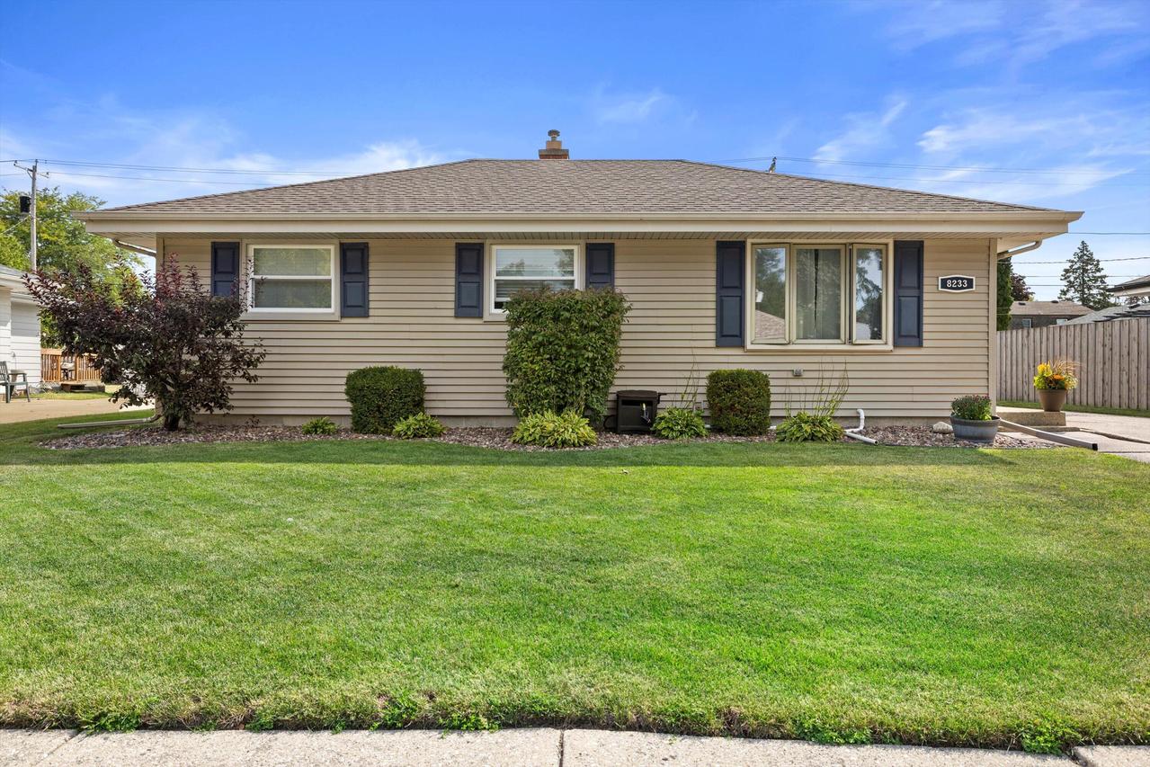8233 23rd Ave, Kenosha, WI 53143