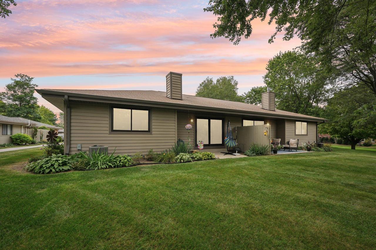 11024 N Redwood Tree Ct, Mequon, WI 53092