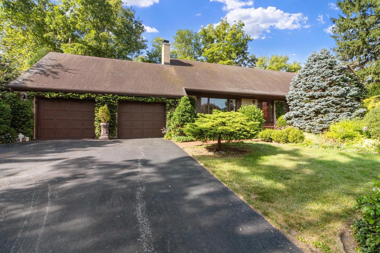 132 Brook Ln, Delavan, WI 53115