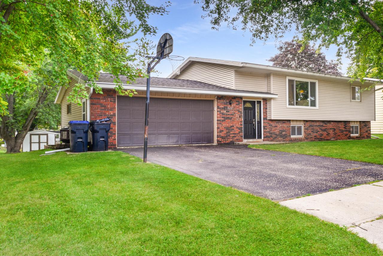 420 Rich St, Horicon, WI 53032
