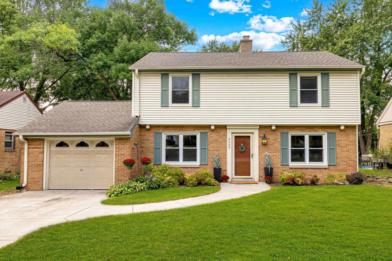 4069 N 111th St, Wauwatosa, WI 53222