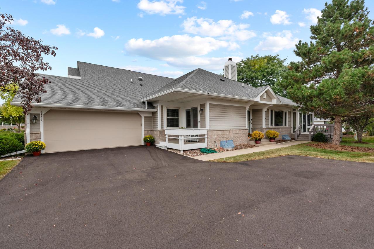 14166 W Waters Edge Trl, New Berlin, WI 53151