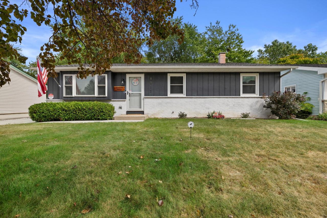 8915 17th Ave, Kenosha, WI 53143