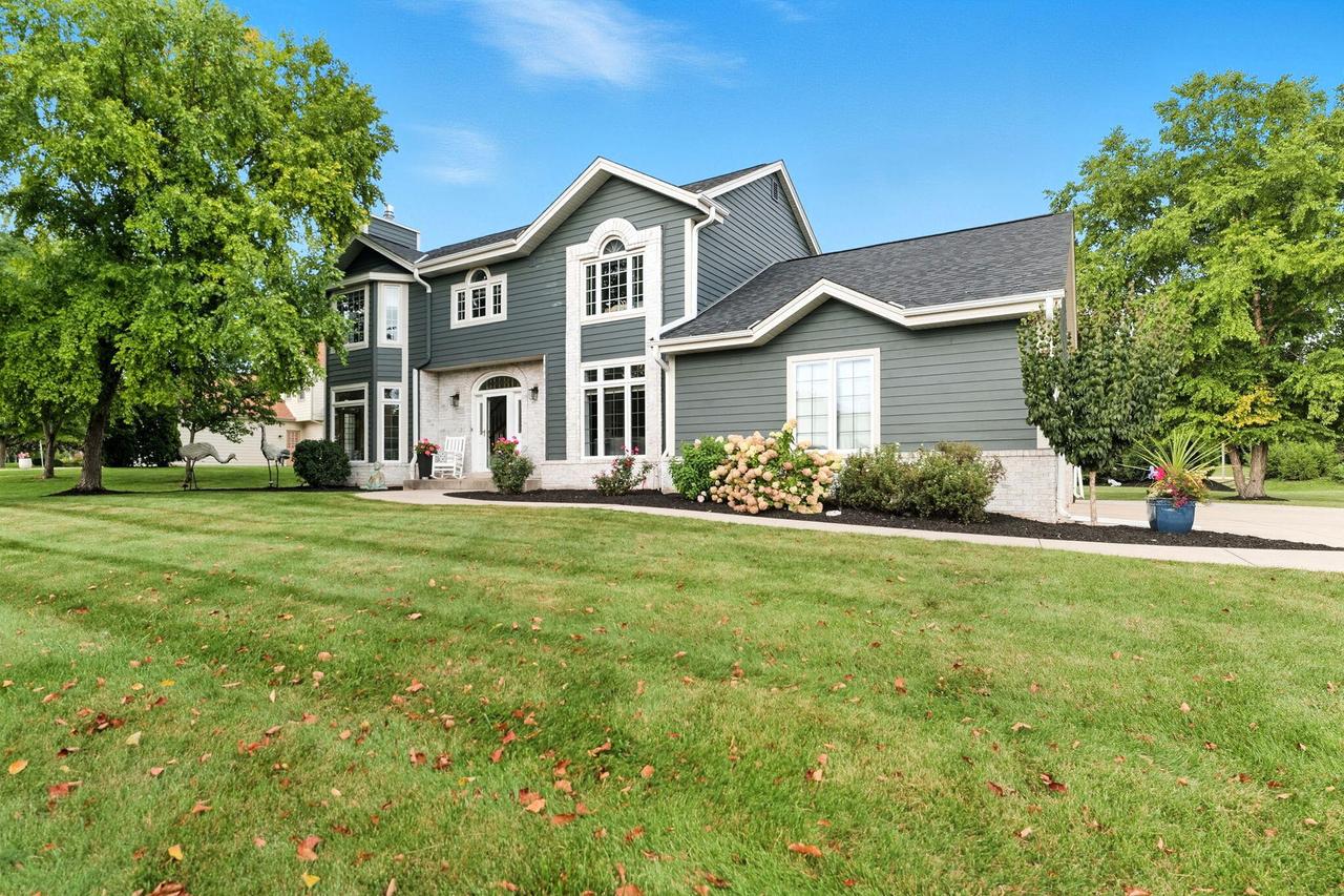 5130 S Nicolet Dr, New Berlin, WI 53151