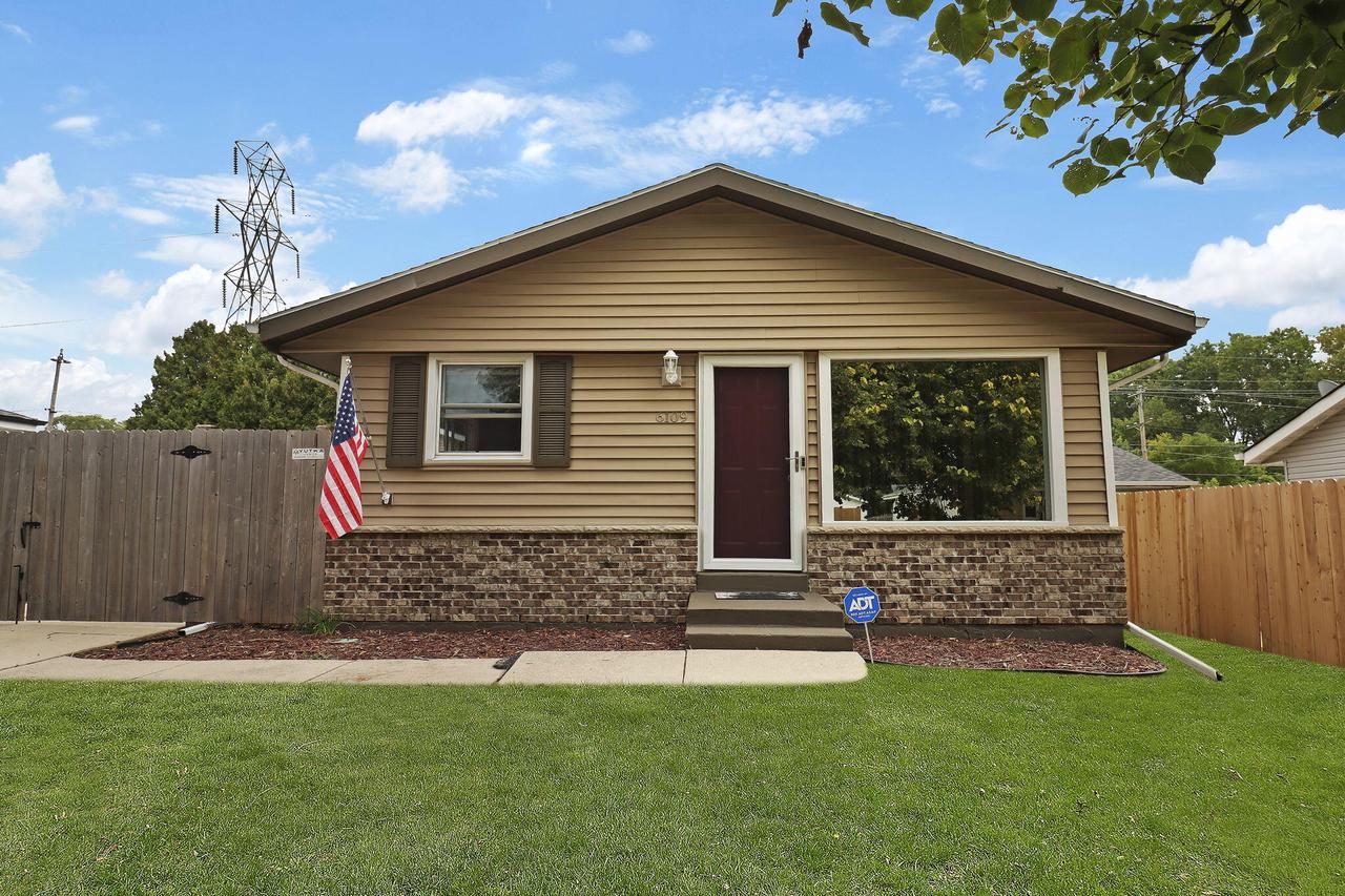 6109 57th Ave, Kenosha, WI 53142
