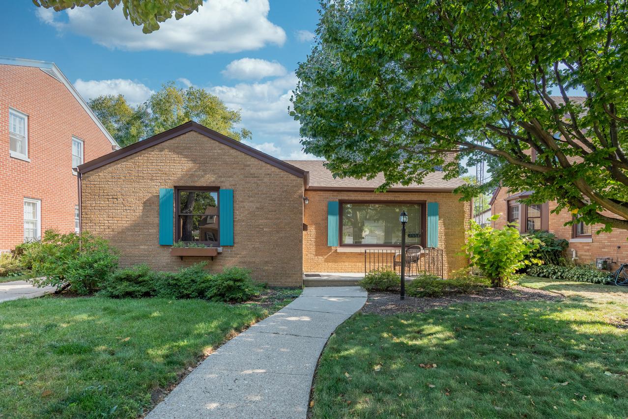 2557 Lincoln Rd, Kenosha, WI 53142