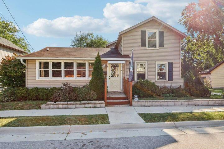 1221 S Third St, Watertown, WI 53094