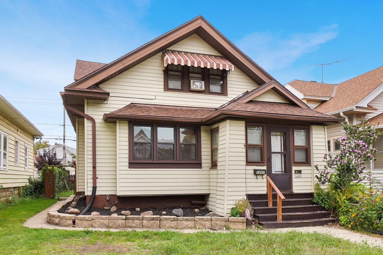 1205 S 74th St #1207, West Allis, WI 53214