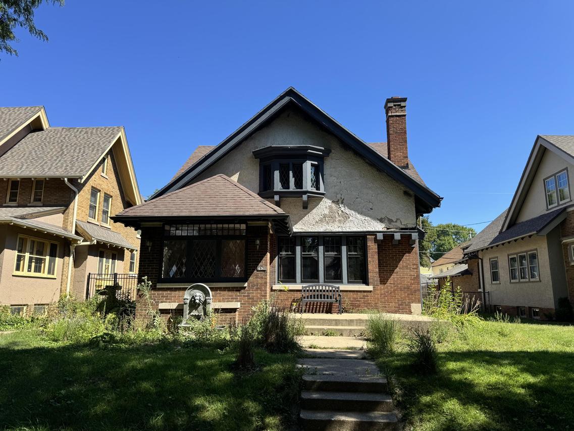 2630 N Grant Blvd, Milwaukee, WI 53210