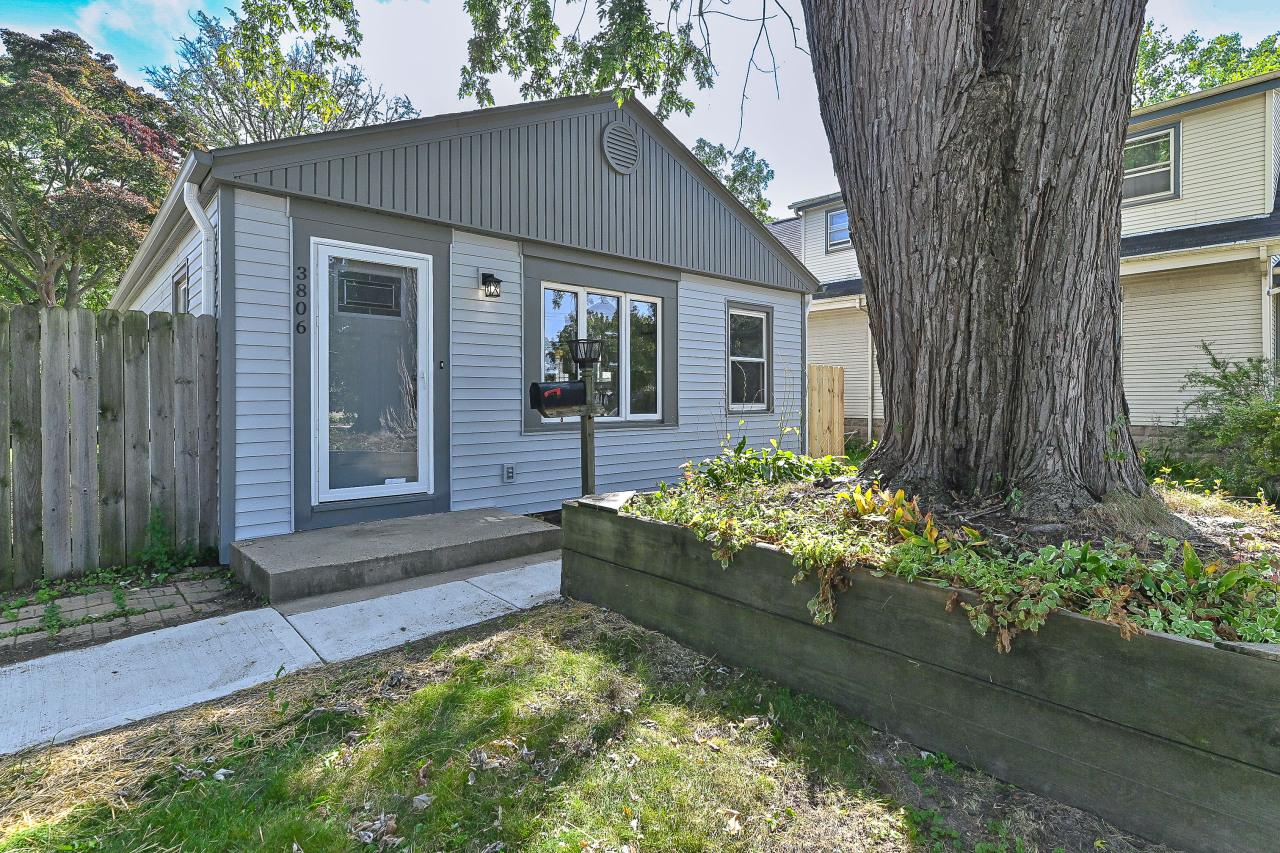 3806 S 92nd St, Milwaukee, WI 53228