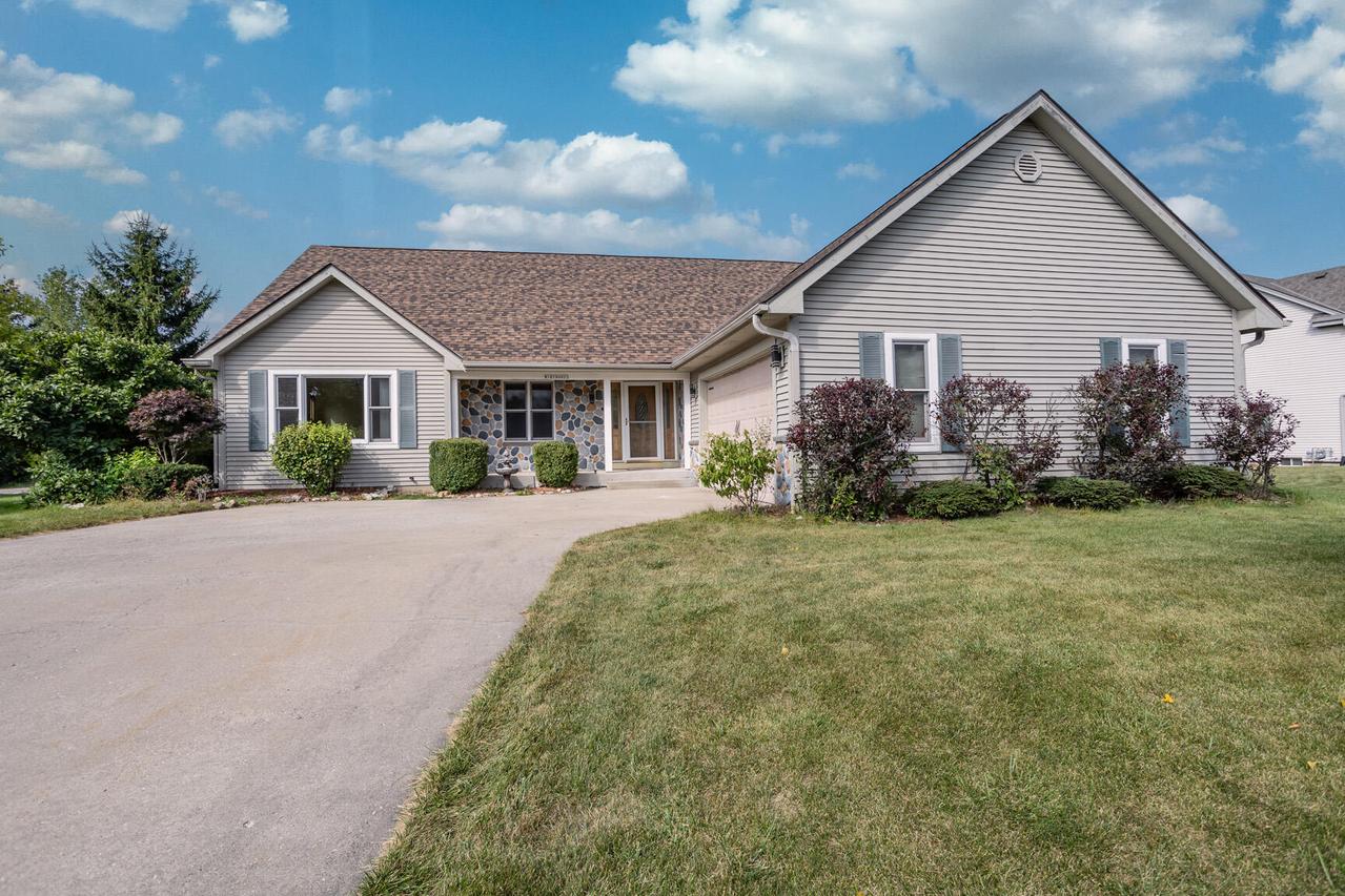 W183N6023 Lost Pond Ct, Menomonee Falls, WI 53051