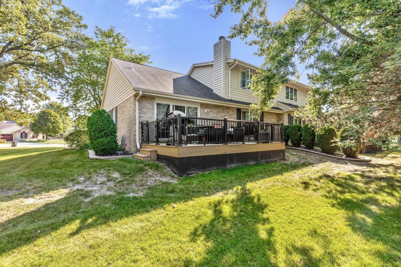 5339 S Cambridge Ln, Greenfield, WI 53221