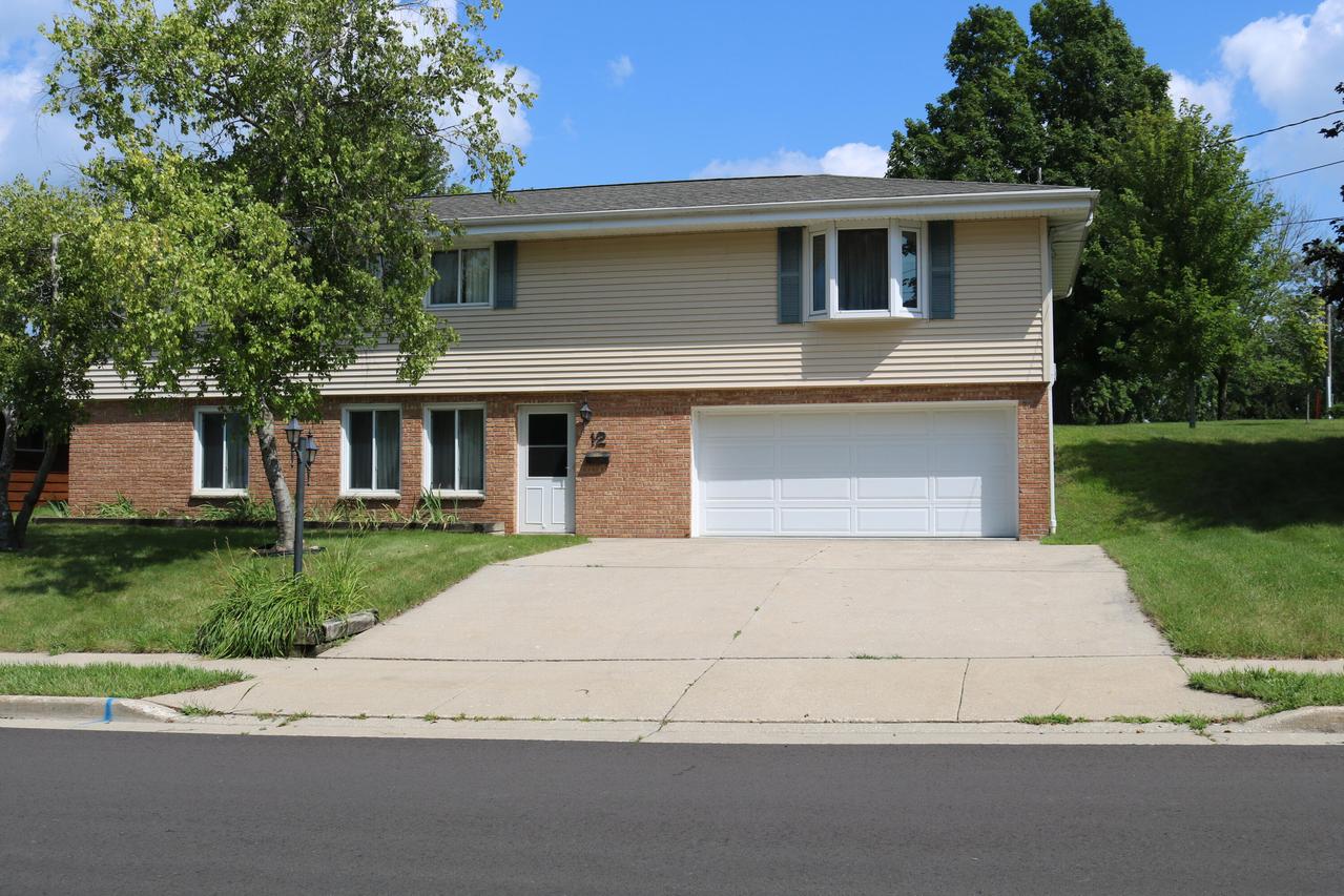 12 S High St, Mayville, WI 53050